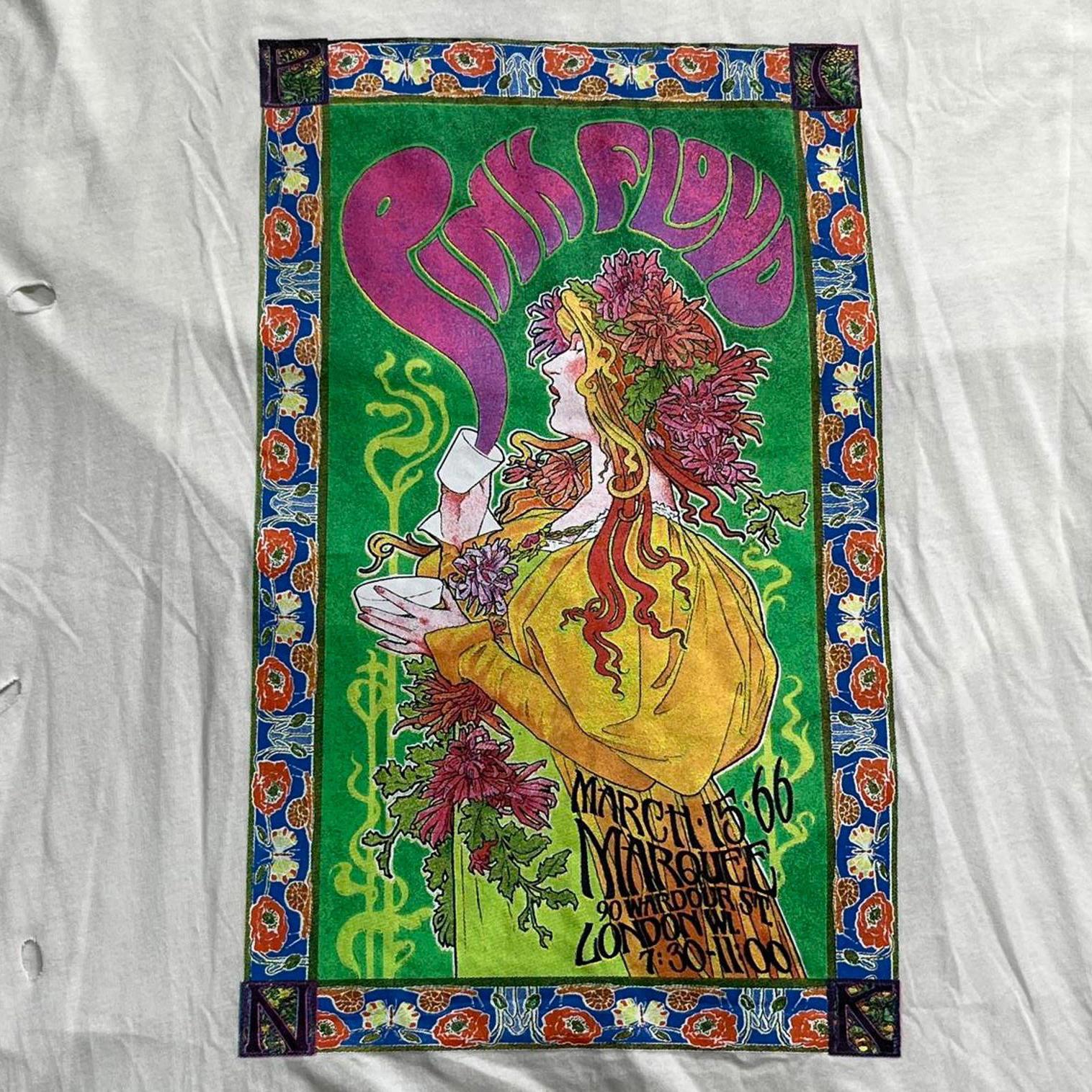 Pink Floyd Preowned Large Distressed Band T-Shirt